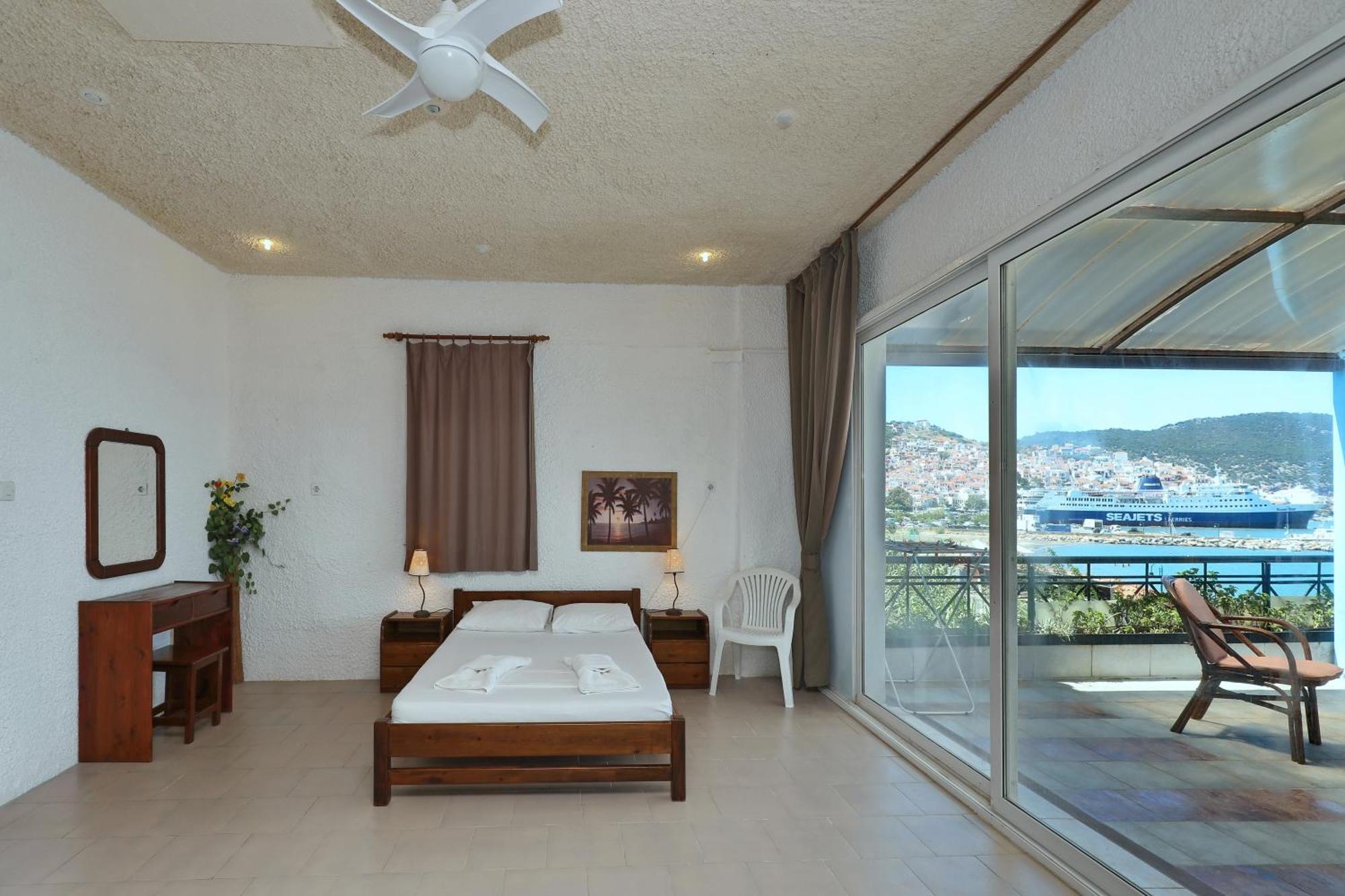 Mamma Mia Hotel Skopelos Town Exterior photo